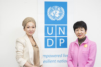 MISIAさんと弓削昭子UNDP駐日代表・総裁特別顧問（右）